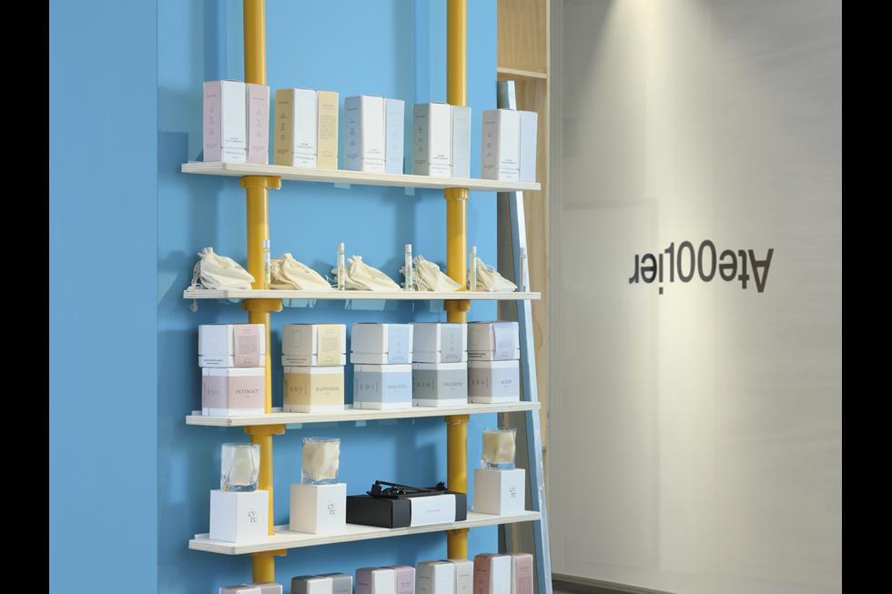 IKEA en H&M hebben de handen in elkaar geslagen om met een uniek retailconcept de winkelstraat nieuw leven in te blazen. Atelier100 wil ontwerpers en lokale gemeenschappen met elkaar verbinden. 