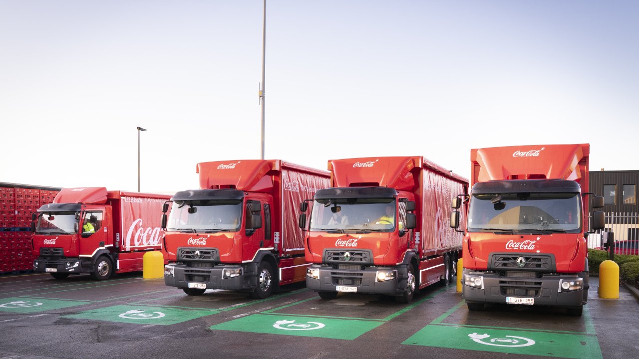 CocaCola bevoorraadt winkels voortaan met elektrische trucks RetailDetail BE